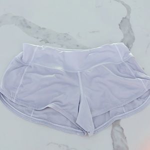 Lululemon white speed up shorts size:2 length: 2.5